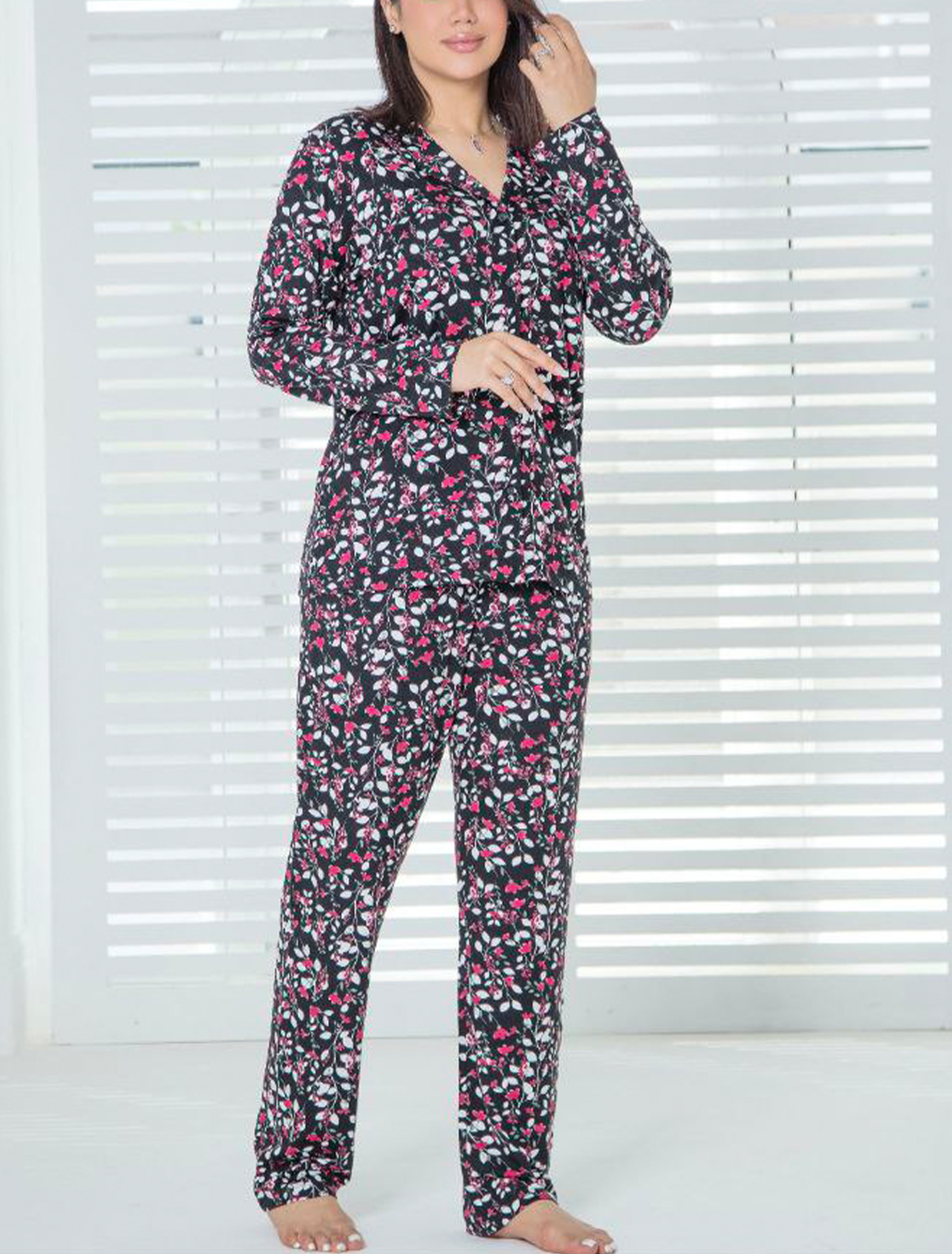 ست زنانه کت و پیژامه طرح شکوفه مشکی قرمز