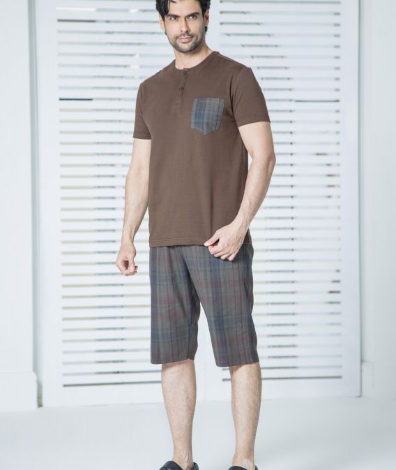ست مردانه تیشرت 4 دکمه و شلوارک نساجی کتان قهوه ای