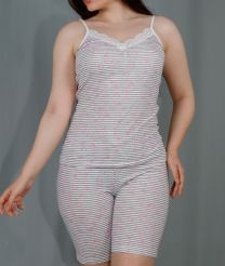 ست زنانه تاپ بندی یقه گیپور با شلوارک